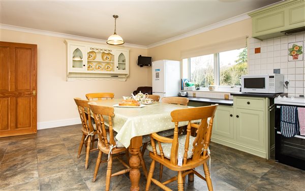 Copper cottage kitchen